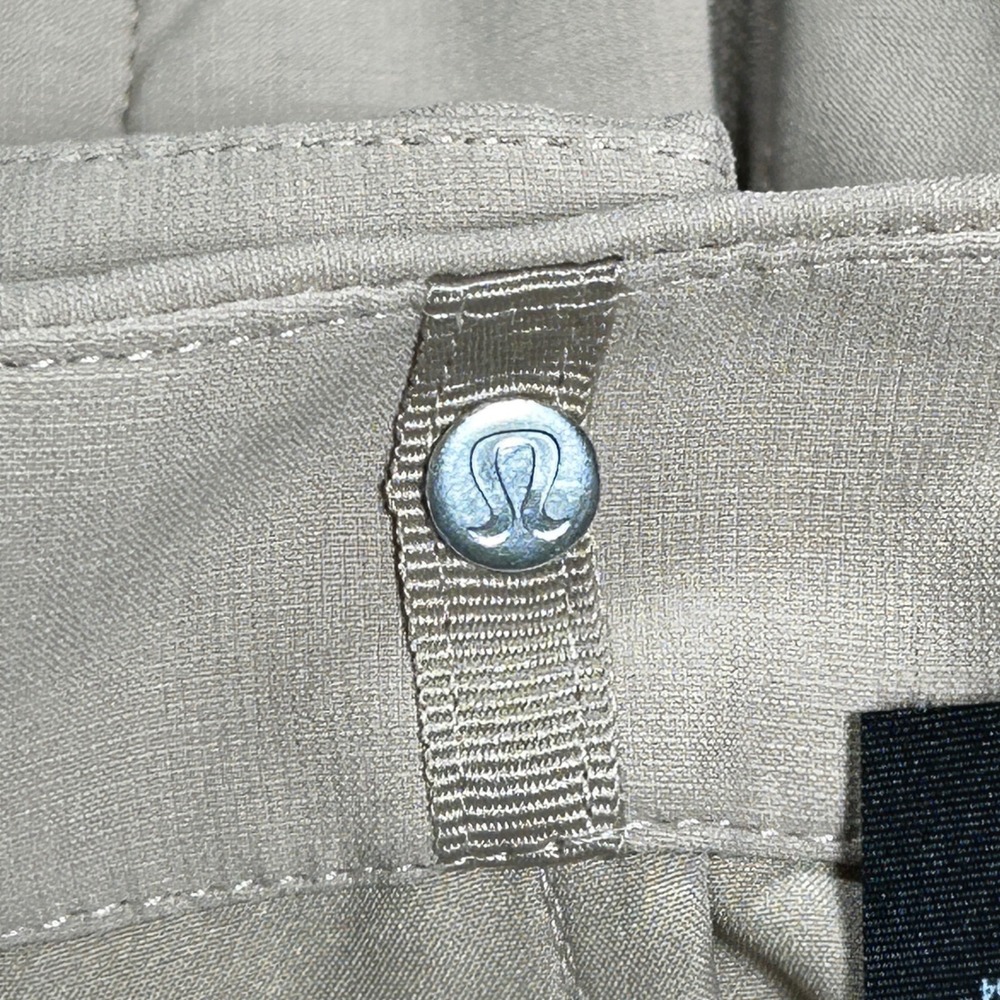 Lululemon Commission Golf Shorts Mens 40 Tan Solid Performance Stretch Khaki - Picture 5 of 11